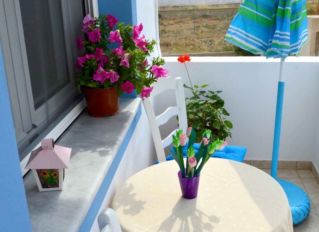Meltemi Beach Apartments Мілатос Екстер'єр фото