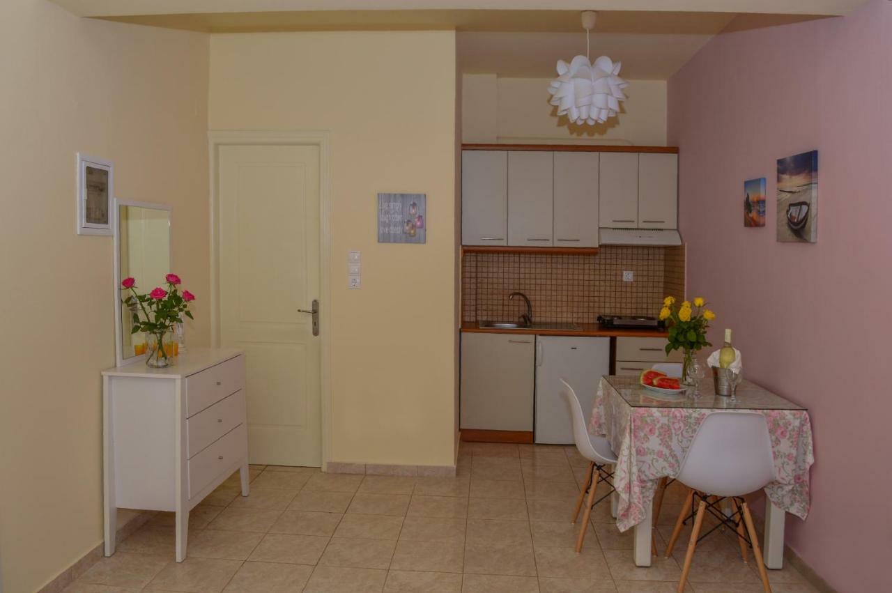 Meltemi Beach Apartments Мілатос Екстер'єр фото