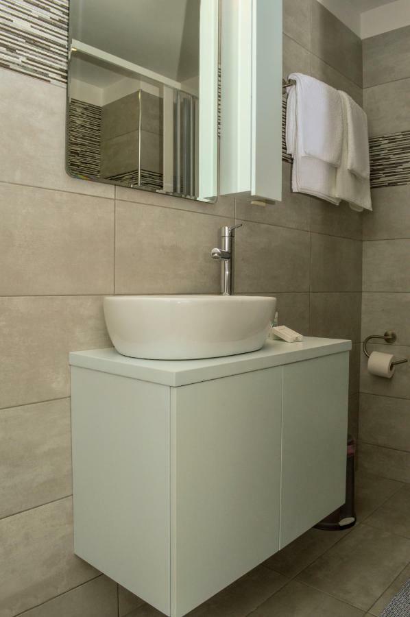 Meltemi Beach Apartments Мілатос Екстер'єр фото
